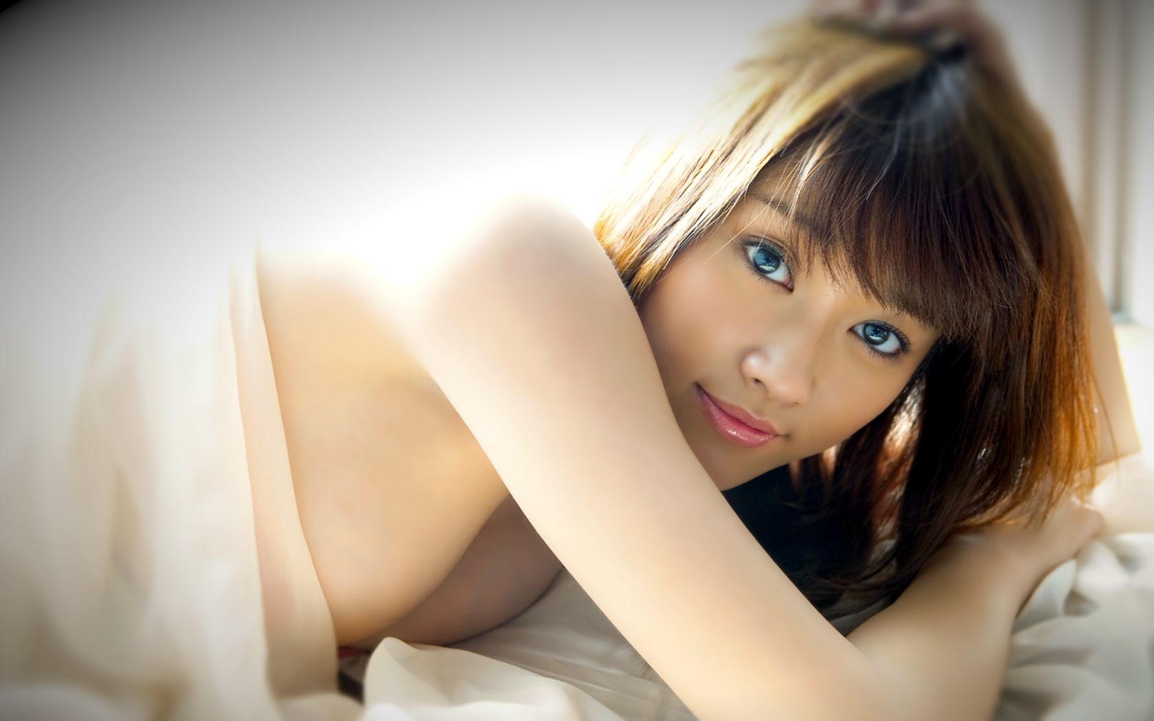 【Windows7壁纸】1680x1050高清壁纸 性感美女