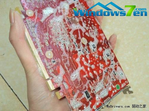 切勿模仿！国内牛人暴强示范水洗电脑主机