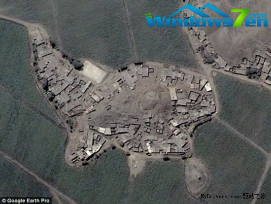 Google Earth拍秘鲁五千年巨型土丘 形如动物