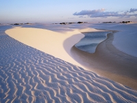 Duna perto de Lagoa Bonita no Parque Nacional dos Len?óis Maranhenses, Brasil (Dunes near Lagoa Bonita at Parque Nacional dos Len?óis Maranhenses, Brazil)